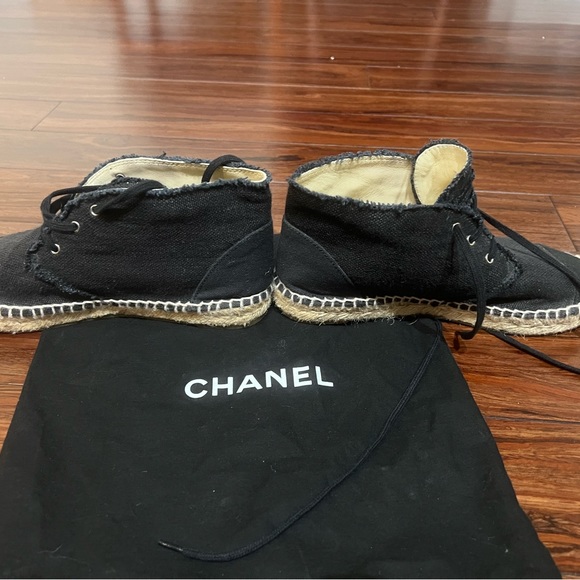 CHANEL Interlocking CC Logo Linen High Top Eapadrilles, Size 38 - Picture 3 of 7